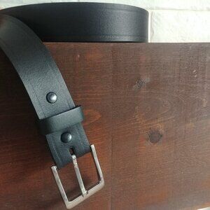Mens size 50 genuine leather made in Canada classic black leather belt